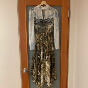 BCBGMaxAzria Patterned Flowy Midi Dress